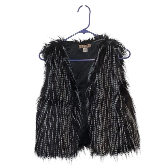 Modern  Heritage Boho Western Festival Black and Gray Animal Print Faux Fur Vest - Picture 1 of 8